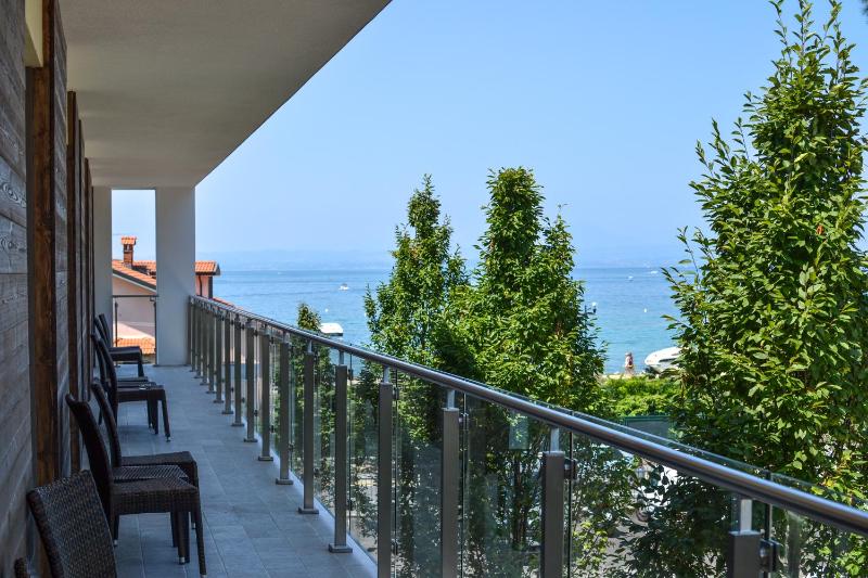 Superior Triple Room with Lake View image 3