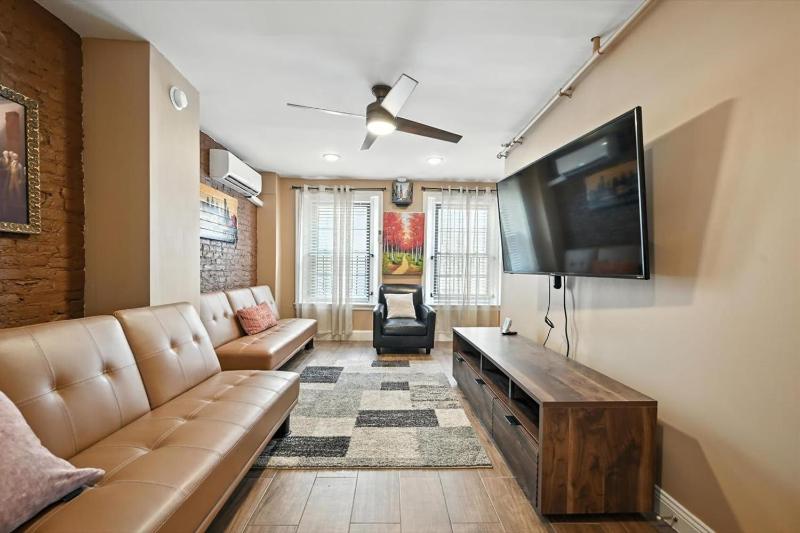 Charming Home in Vibrant Philadelphia - image 13