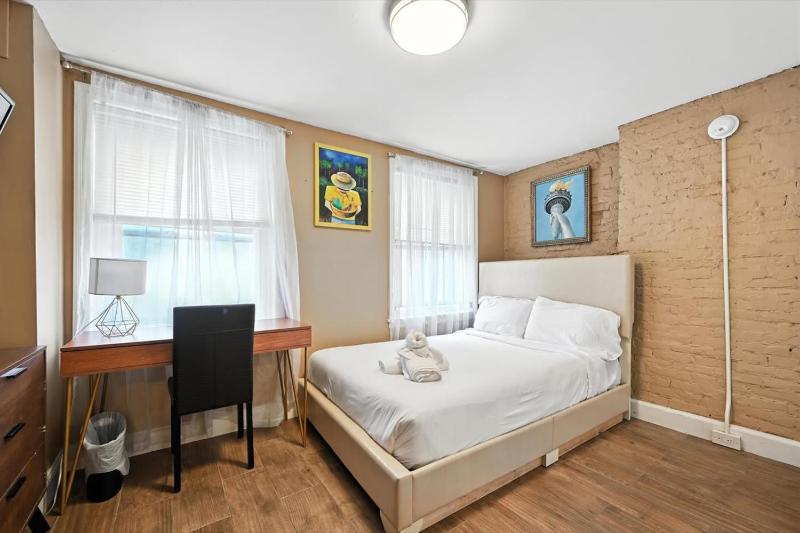 Charming Home in Vibrant Philadelphia - image 3