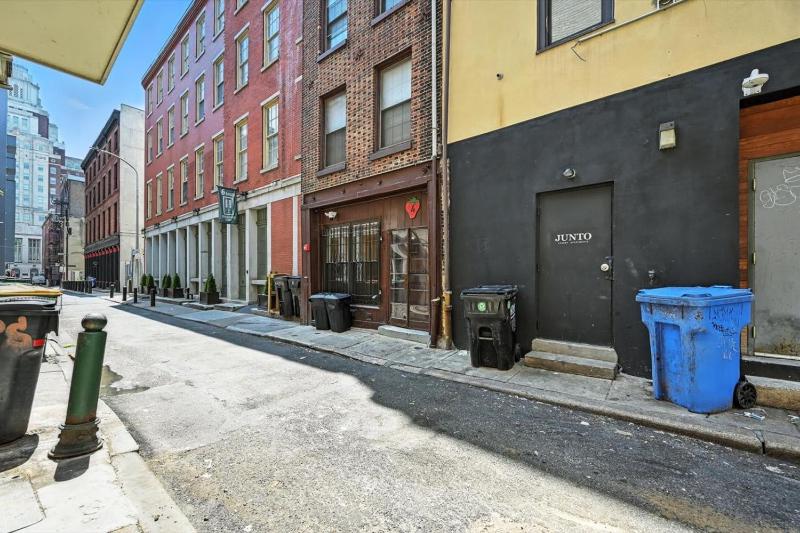 Charming Home in Vibrant Philadelphia - image 4