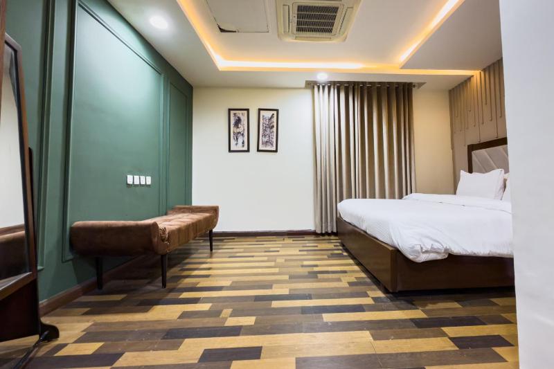 Executive Goldcrest Mall Apartments DHA Phase 4 Lahore - image 13
