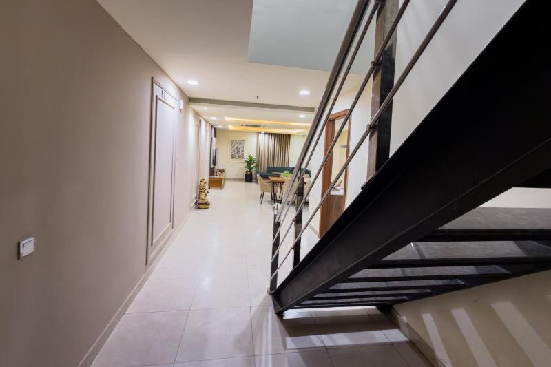 Executive Goldcrest Mall Apartments DHA Phase 4 Lahore - image 10