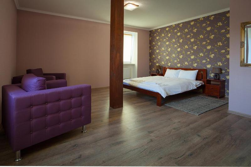 Large Single Room image 1