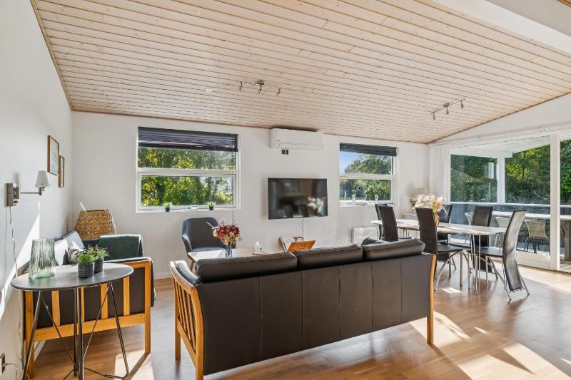 Stunning Home In Ebeltoft With 3 Bedrooms And Wifi - image 14