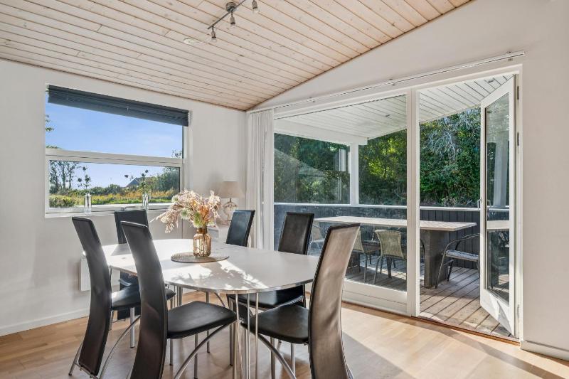 Stunning Home In Ebeltoft With 3 Bedrooms And Wifi - image 6