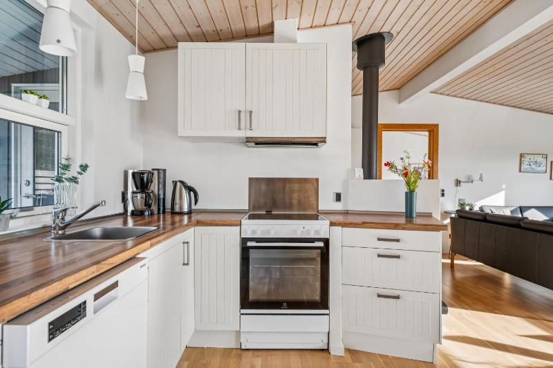 Stunning Home In Ebeltoft With 3 Bedrooms And Wifi - image 9