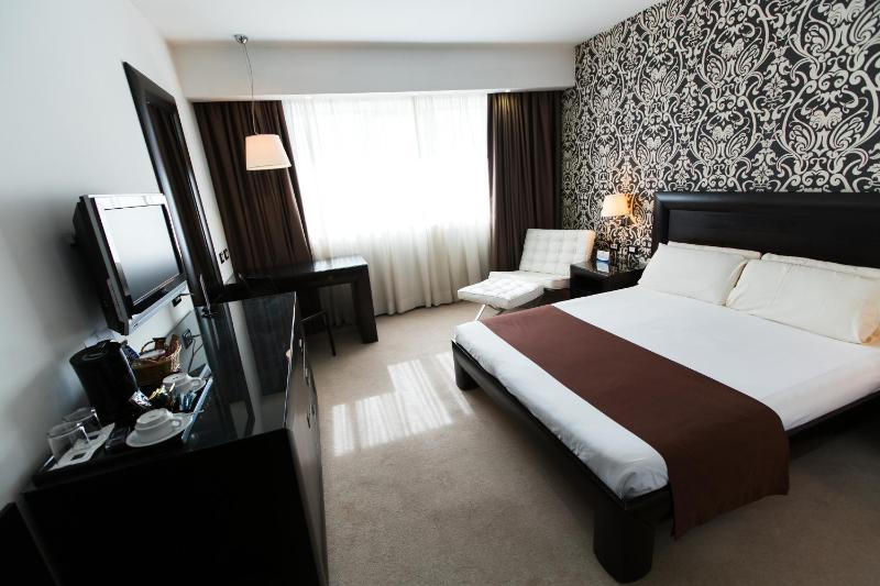 Standard Double Room image 1