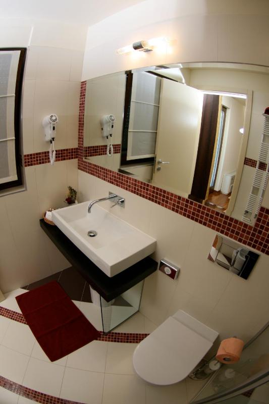 Double Room with Balcony image 3