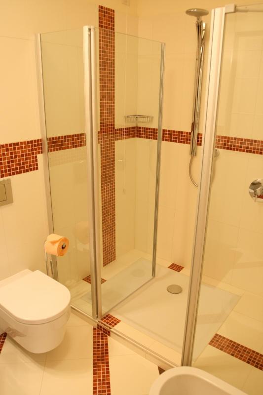 Double Room with Balcony image 2