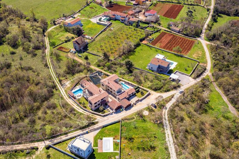 Villa Cirka in Central Istria for 14 persons with a 36 m2 heated pool gaming & activities for kids and adults - image 45