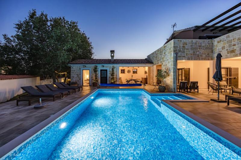 Villa Cirka in Central Istria for 14 persons with a 36 m2 heated pool gaming & activities for kids and adults - image 48