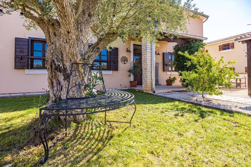 Villa Cirka in Central Istria for 14 persons with a 36 m2 heated pool gaming & activities for kids and adults - image 27