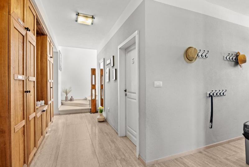 Villa Cirka in Central Istria for 14 persons with a 36 m2 heated pool gaming & activities for kids and adults - image 2
