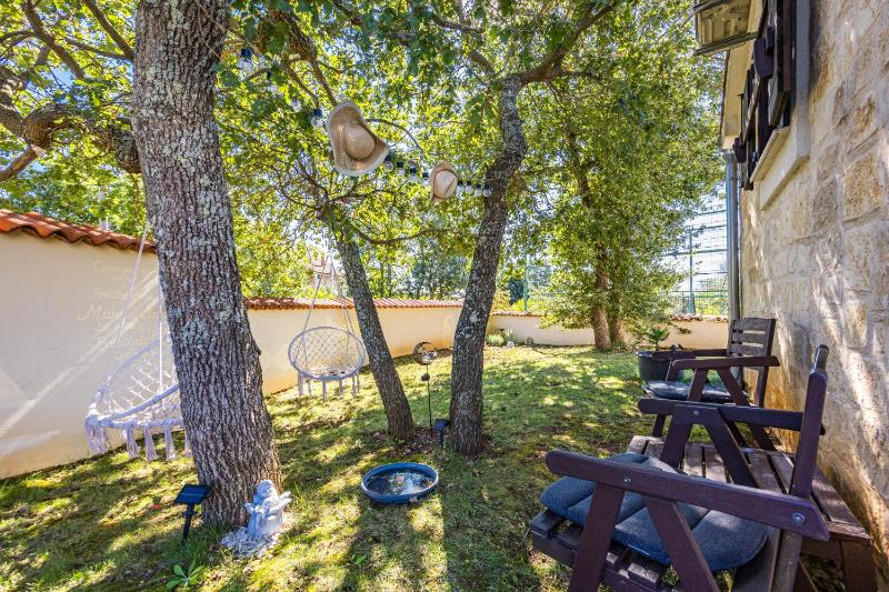 Villa Cirka in Central Istria for 14 persons with a 36 m2 heated pool gaming & activities for kids and adults - image 36