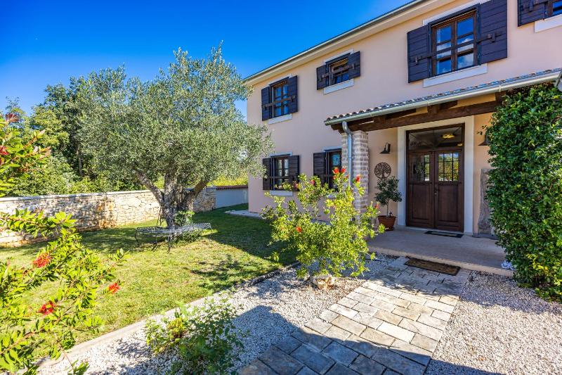 Villa Cirka in Central Istria for 14 persons with a 36 m2 heated pool gaming & activities for kids and adults - image 14