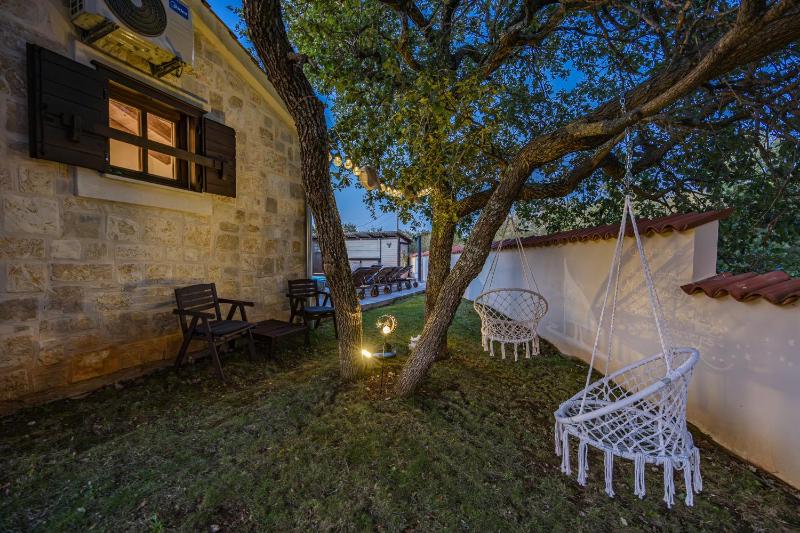 Villa Cirka in Central Istria for 14 persons with a 36 m2 heated pool gaming & activities for kids and adults - image 31