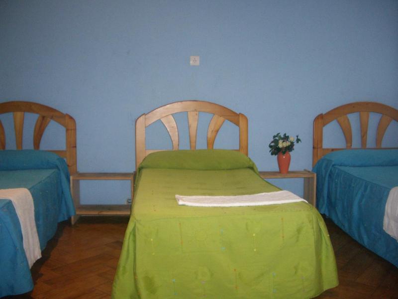Triple Room with Shared Bathroom image 3