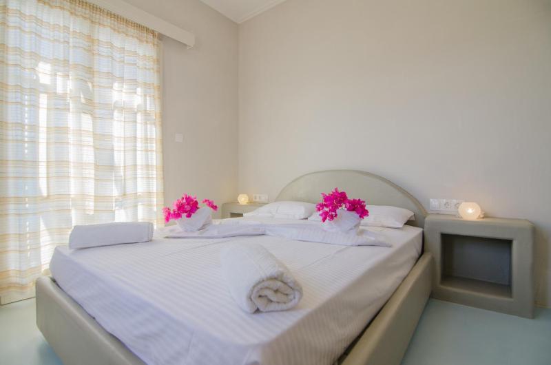 Superior Double Room with Sea View image 3