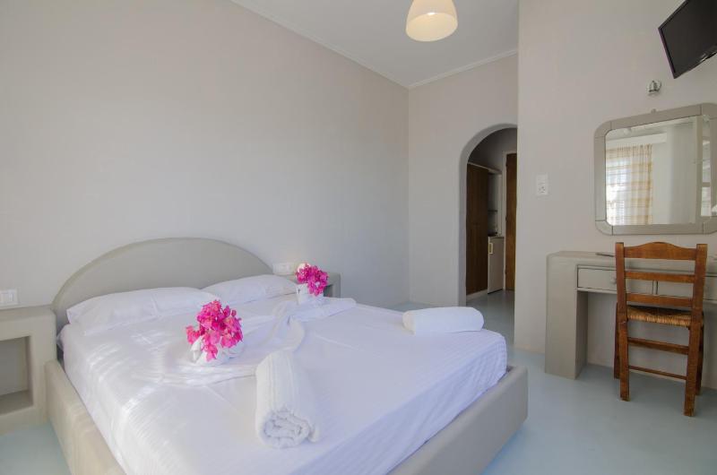 Superior Double Room with Sea View image 2