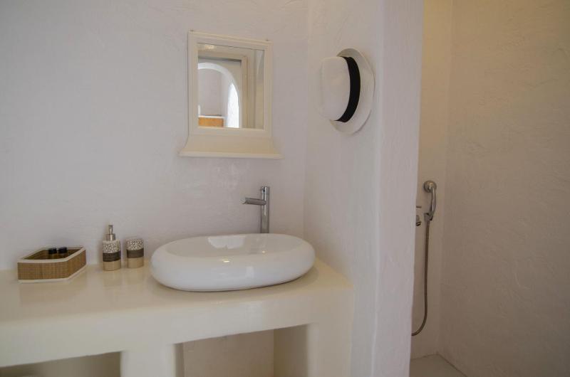 Superior Twin Room with Sea View image 4