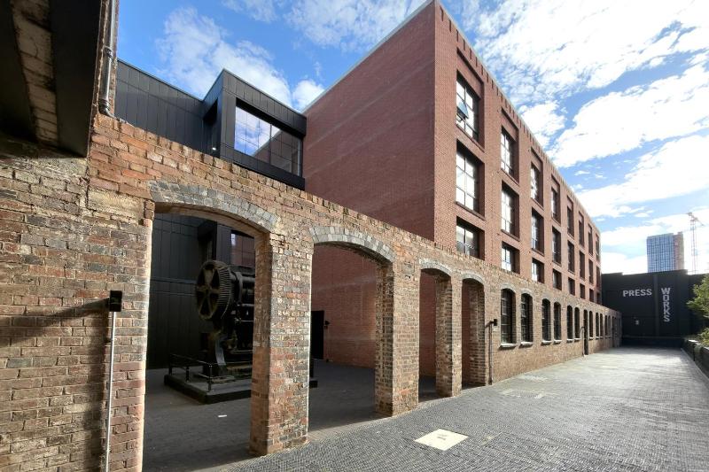 Stylish 2 Bed Apartment Jewellery Quarter - image 12