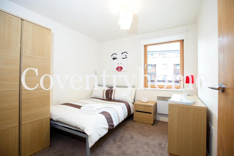 One-Bedroom Apartment image 3