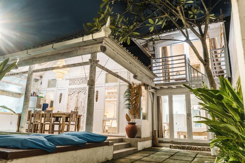 Villa Helenia Canggu Private Pool Fast Wifi 4 min to FINNS - image 26