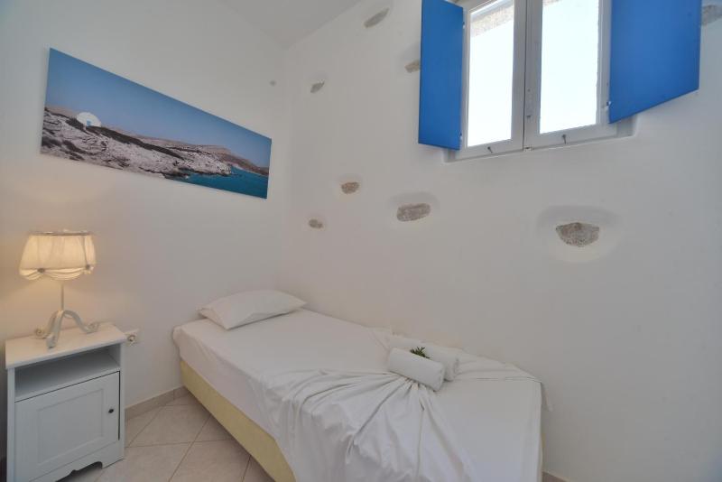 One-Bedroom Apartment (3 Adults) with Garden View image 3