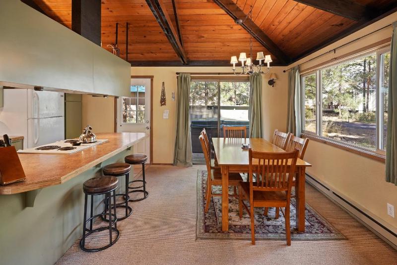 7 Grizzly Home New Private Hot Tub on the Deck and Bike for Adventure - image 20