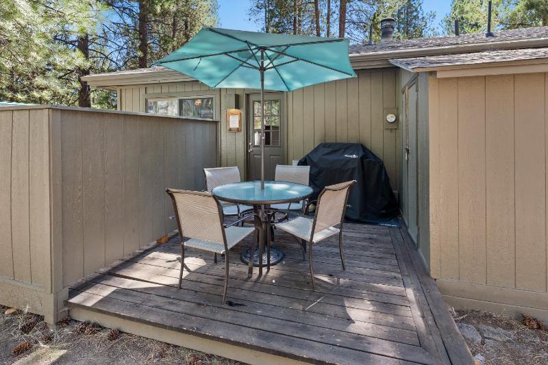 7 Grizzly Home New Private Hot Tub on the Deck and Bike for Adventure - image 12