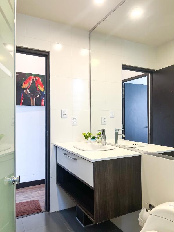 Sky Suites - 20th-Floor Gem - City & Mountain Views La Paz - image 4