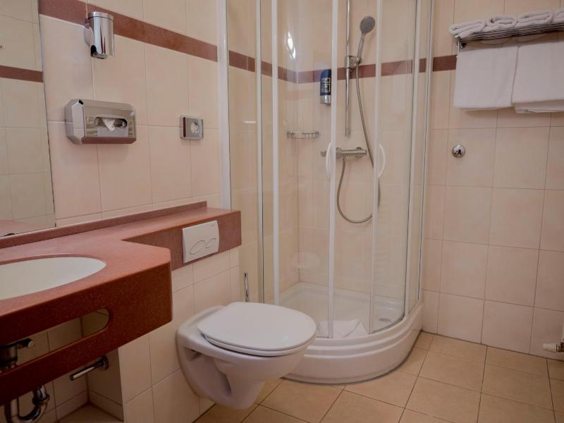 Double Room image 3