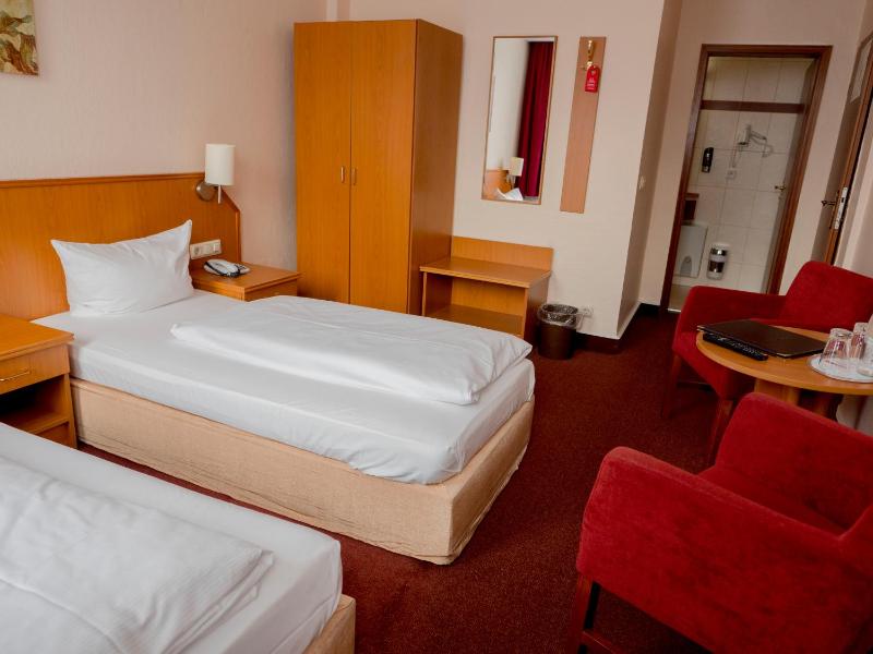 Double Room in quiet location image 1