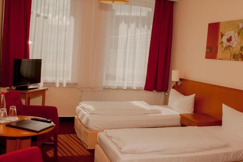 Double Room in quiet location image 4