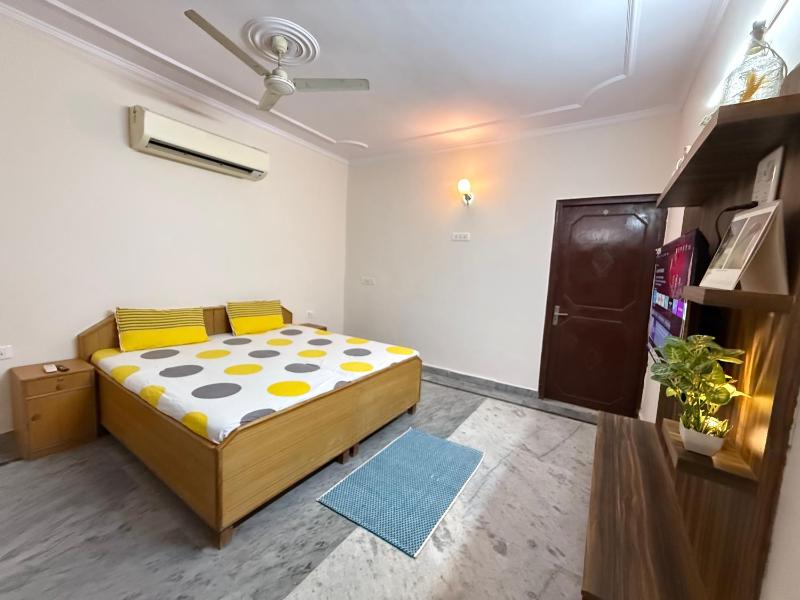 Comfort Stay near CyberHub - 300 Mbps WiFi - 1BHK - image 8