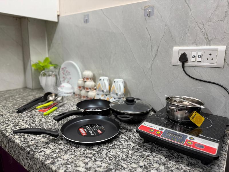 Comfort Stay near CyberHub - 300 Mbps WiFi - 1BHK - image 17