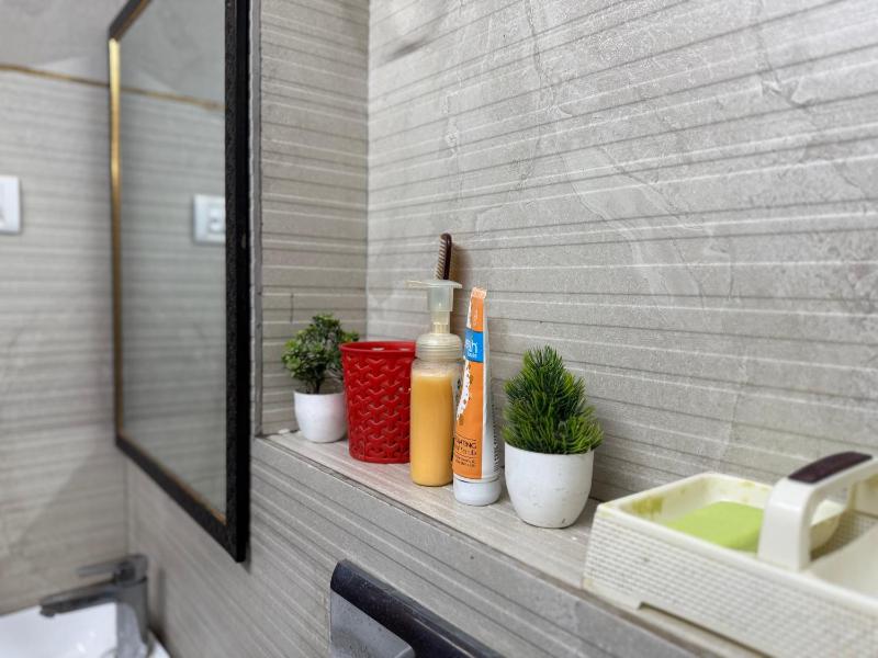 Comfort Stay near CyberHub - 300 Mbps WiFi - 1BHK - image 22