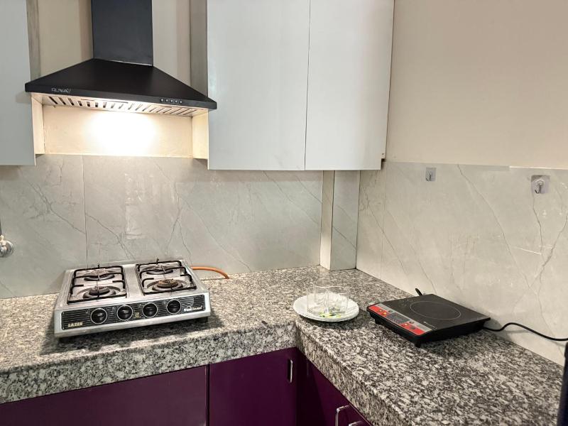 Comfort Stay near CyberHub - 300 Mbps WiFi - 1BHK - image 11