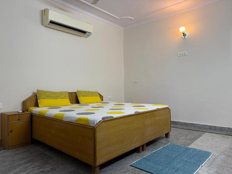 Comfort Stay near CyberHub - 300 Mbps WiFi - 1BHK - image 15