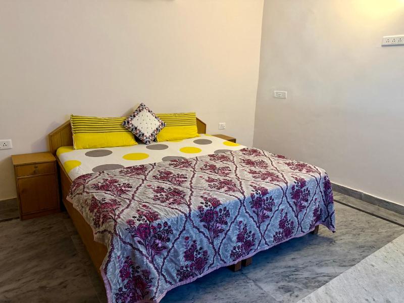Comfort Stay near CyberHub - 300 Mbps WiFi - 1BHK - image 38
