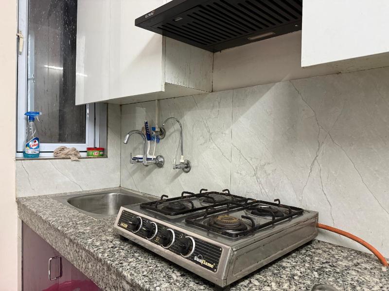 Comfort Stay near CyberHub - 300 Mbps WiFi - 1BHK - image 13