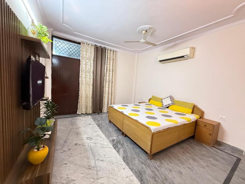 Comfort Stay near CyberHub - 300 Mbps WiFi - 1BHK - image 32