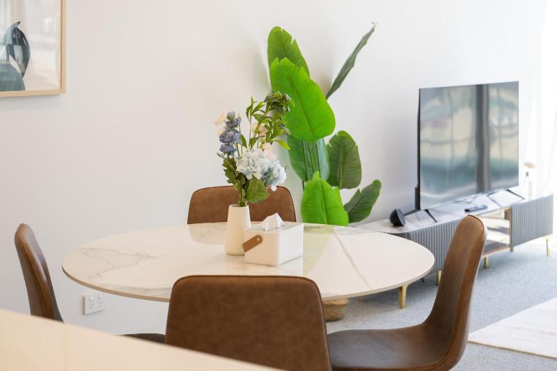 Central Woden Stay Near Hospital CIT Pool - image 8