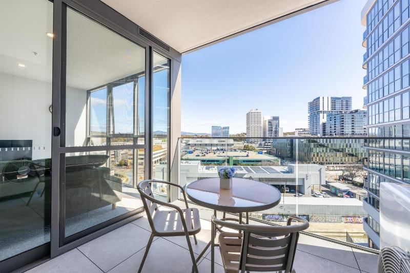 Central Woden Stay Near Hospital CIT Pool - image 2