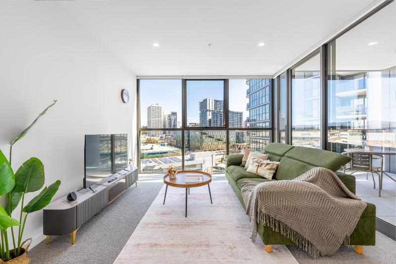 Central Woden Stay Near Hospital CIT Pool - image 6