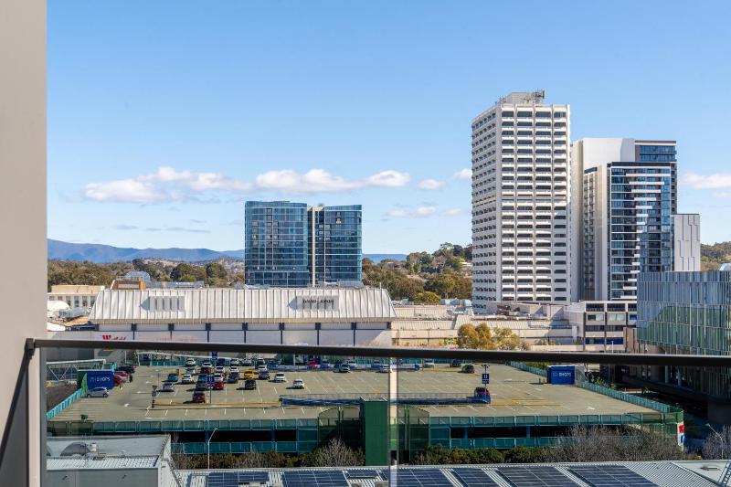 Central Woden Stay Near Hospital CIT Pool - image 16