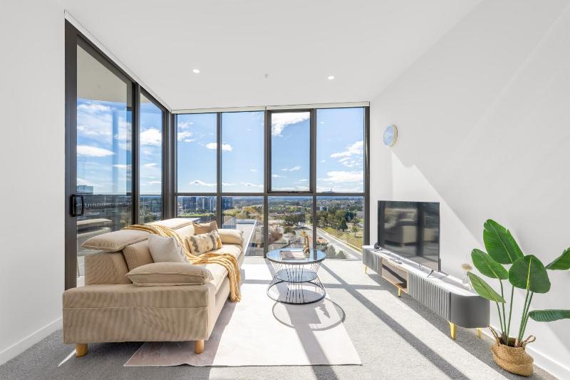 Sunny Central Woden AptHospital CIT  Pool - image 1