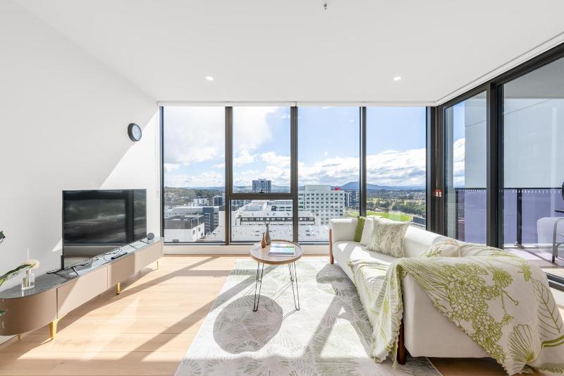 Sunny Woden Apt Near Hospital Mall w Parking - image 15