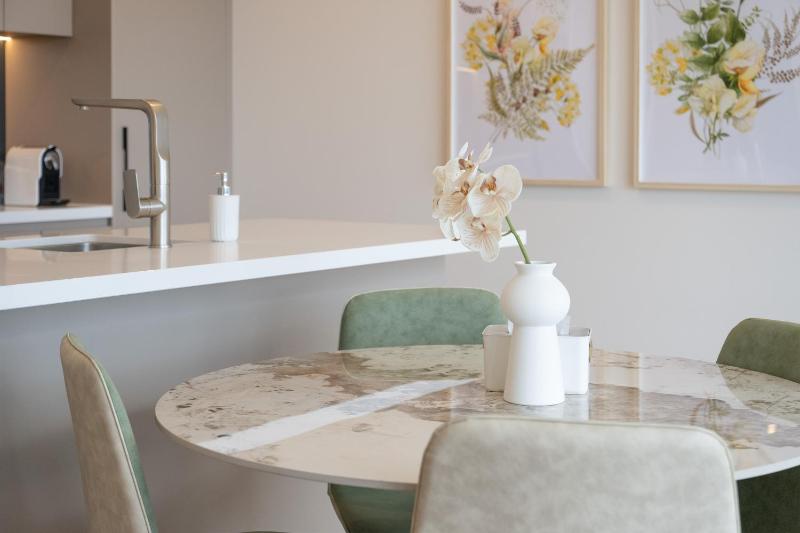 Sunny Woden Apt Near Hospital Mall w Parking - image 11