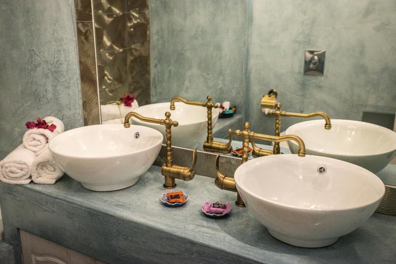 Suite with Spa Bath image 2